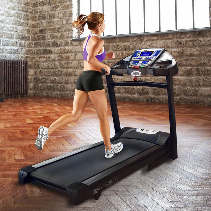 Woman with blonde hair running on the Xterra TR6.7 treadmill
