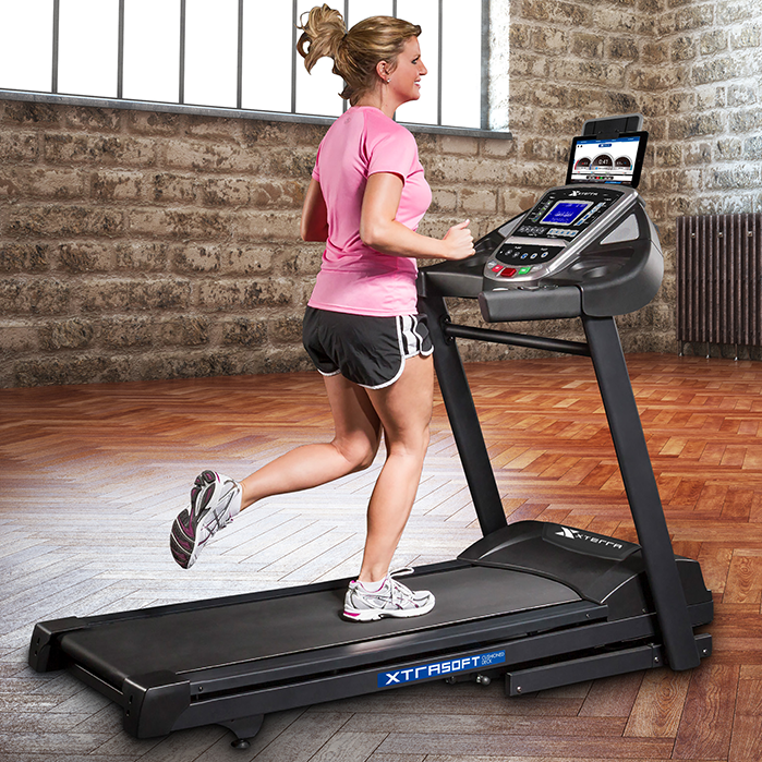 Woman with blonde hair running on the Xterra TRX7.5 treadmill